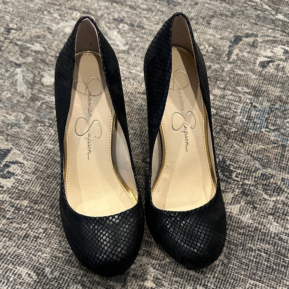 Jessica Simpson Textured Black Heels